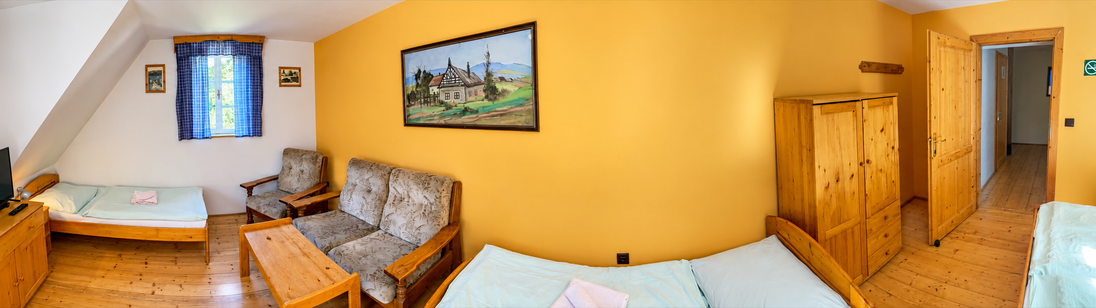 Panoramatický pohled do pokoje 5